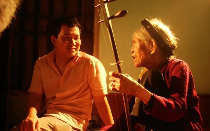 Nghệ nhân Hà Thị Cầu và đạo diễn phim Xẩm đỏ