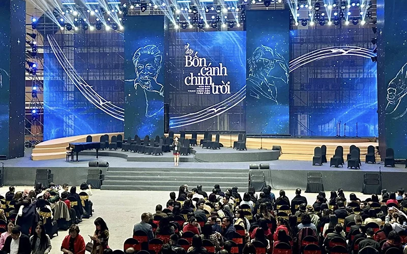 Tiến trình sự kiện Về đây bốn cánh chim trời diễn ra bất thường