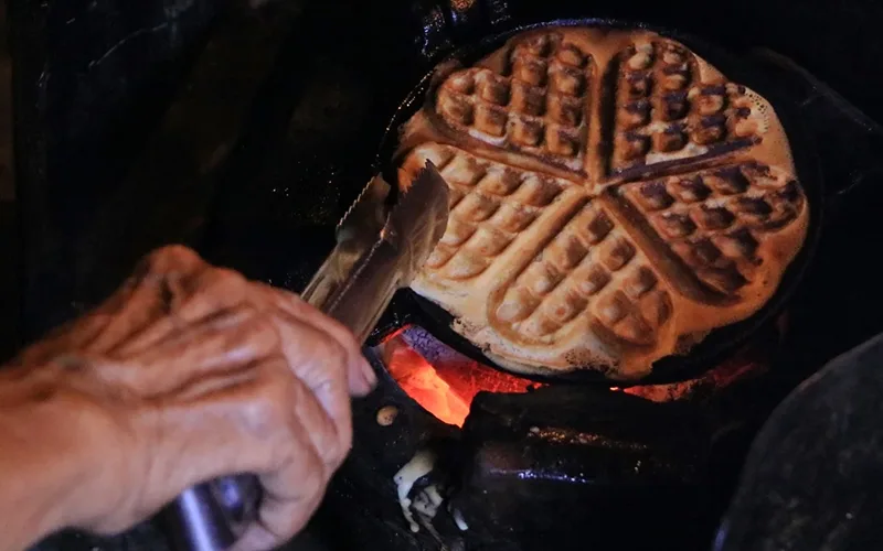 Món bánh kẹp trái tim