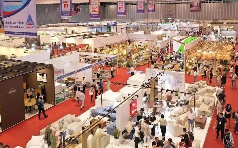 Hành Trình Qua Các Miền Đất Nước