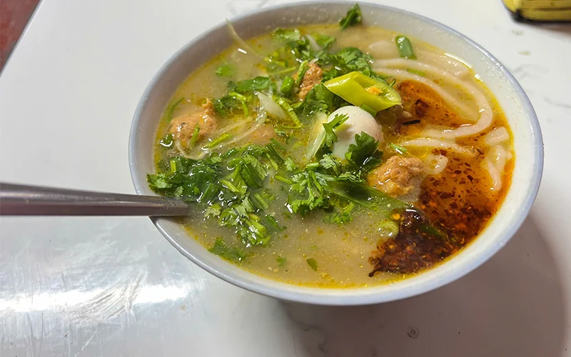 Quán Ăn Không Tên Nổi Tiếng Ở Huế