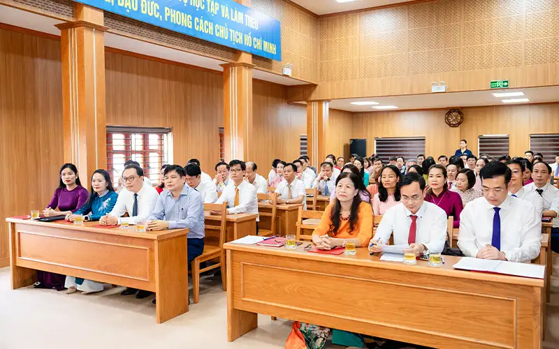 Quy định về Lãnh Đạo Trung Tâm