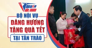 Bộ Nội vụ tổ chức hoạt động dâng hương và tặng quà Tết