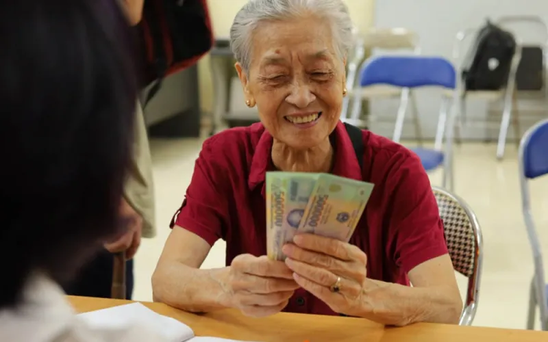 Nghe tin lương hưu sẽ tăng: Niềm vui và lo lắng