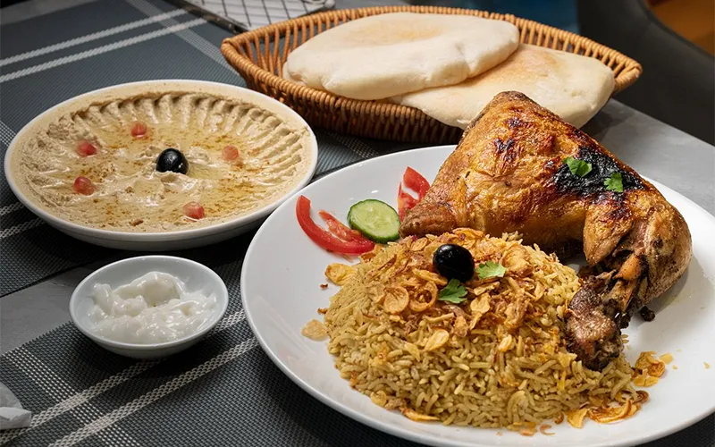 Ấn Tượng Đầu Tiên về Cleopatra Halal