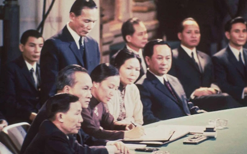 Bà Nguyễn Thị Bình ký kết Hiệp định Paris ngày 27/1/1973