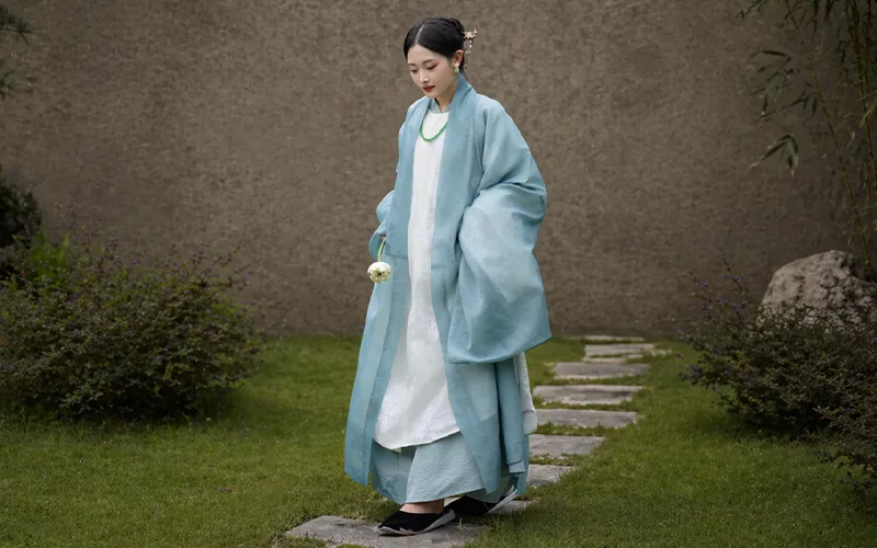 Áo Viên Lĩnh khoác thêm áo đối khâm