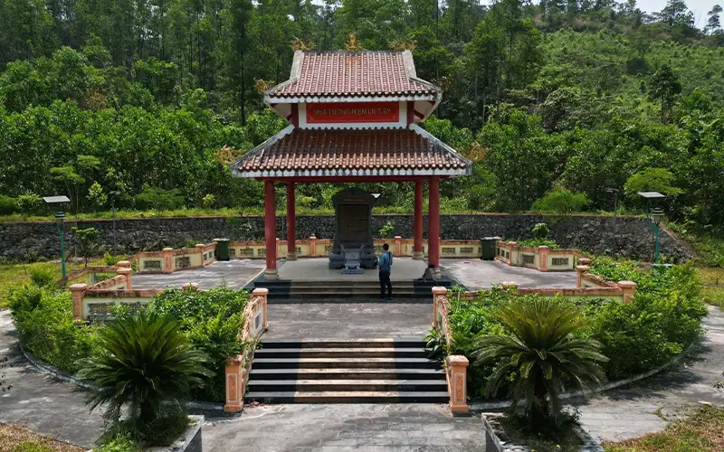 Những Người Gìn Giữ Di Tích Và Kỳ Quan Thiên Nhiên