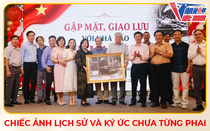 Chiếc Ảnh Lịch Sử và Ký Ức Chưa Từng Phai