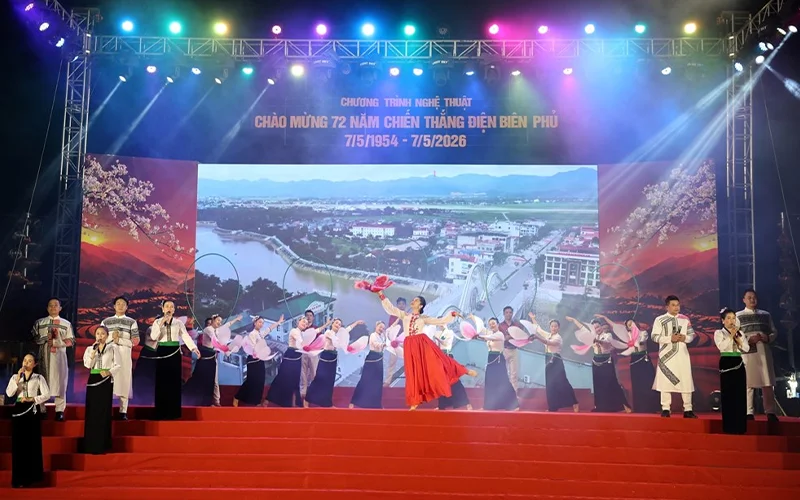Chương III: “Điện Biên cùng đất nước vươn mình”