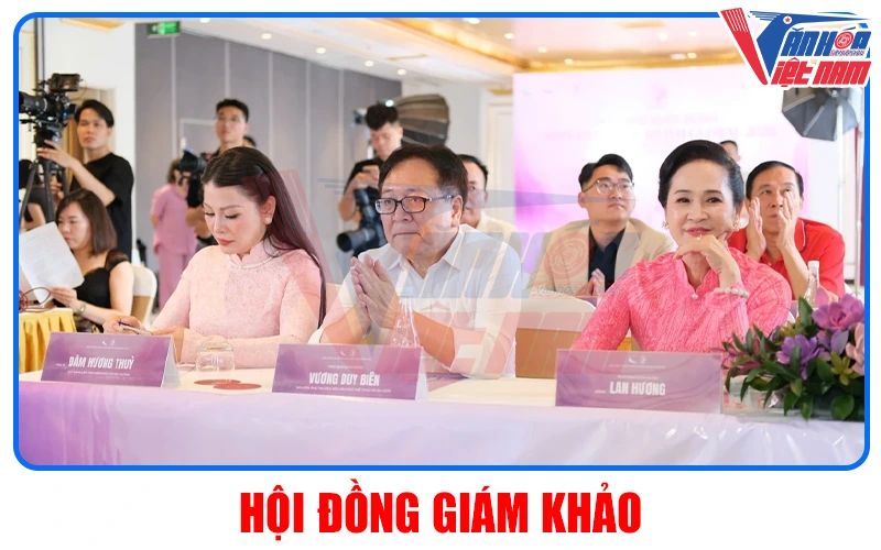 Hội đồng Giám khảo Uy tín và Giải thưởng Hấp dẫn