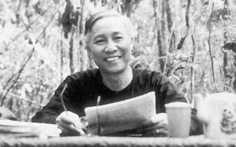 Đồng chí Lê Đức Thọ tại căn cứ TW Cục miền Nam năm 1968