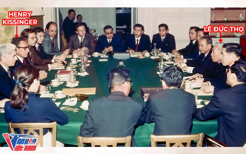 Ảnh chụp cố vấn Lê Đức Thọ và Kissinger trong một cuộc họp bí mật