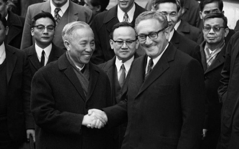 Cố vấn Lê Đức Thọ và Henry Kissinger