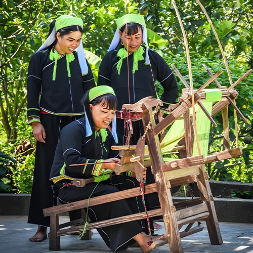Trang phục dân tộc Nùng Phàn Slình