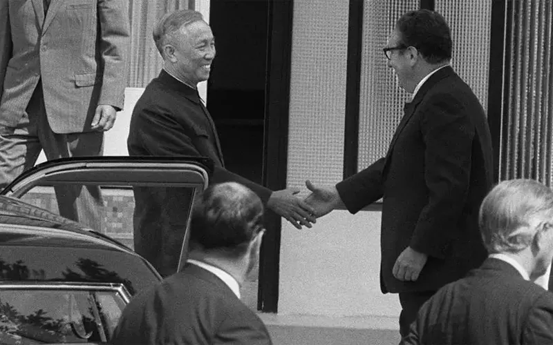 Cố vấn Lê Đức Thọ và Henry Kissinger