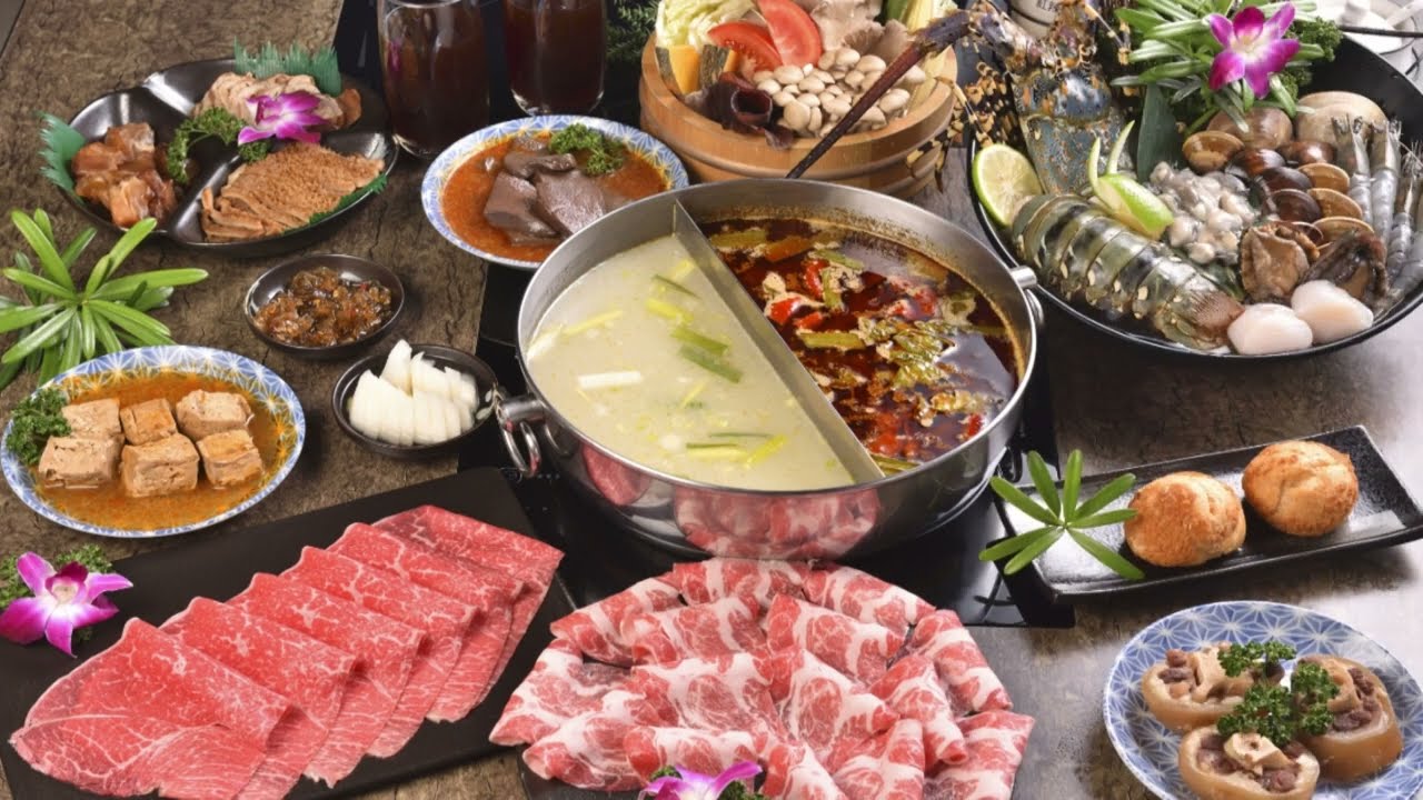 Bánh Trung Thu Truyền Thống: Hương Vị Vượt Thời Gian Giữa Làn Sóng Đổi Mới