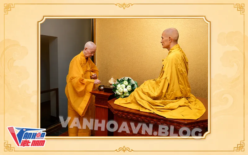 Đức Pháp chủ GHPGVN dâng trầm trước pháp tướng và xá lợi xương Bồ tát Thích Quảng Đức