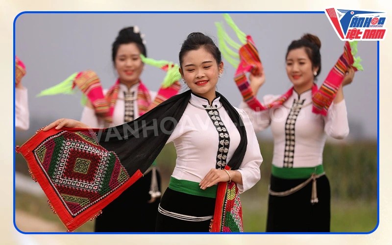 Trang phục múa xòe của dân tộc Thái